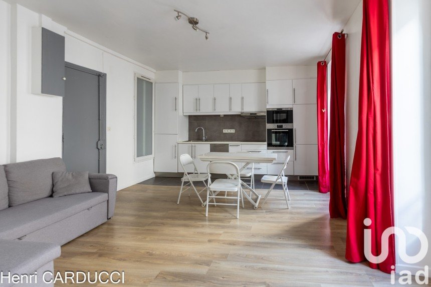 Appartement 1 pièce de 27 m² à Paris (75017)