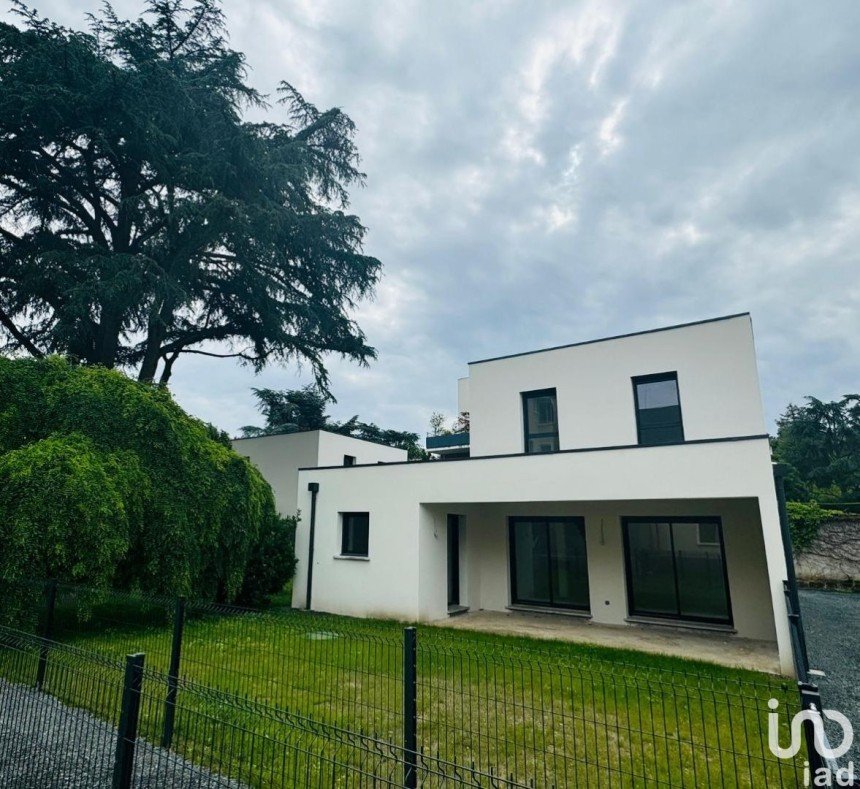 House 5 rooms of 129 m² in Tassin-la-Demi-Lune (69160)