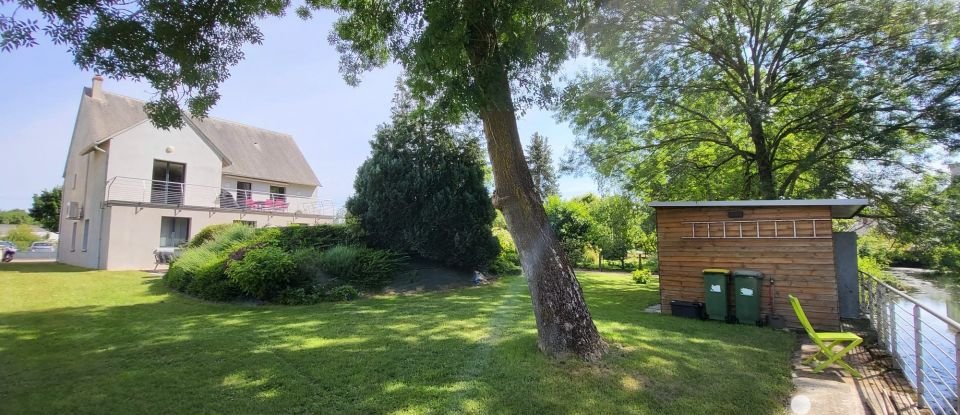 Maison traditionnelle 9 pièces de 248 m² à La Chartre-sur-le-Loir (72340)