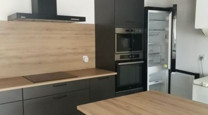 Maison 4 pièces de 80 m² à Carhaix-Plouguer (29270)