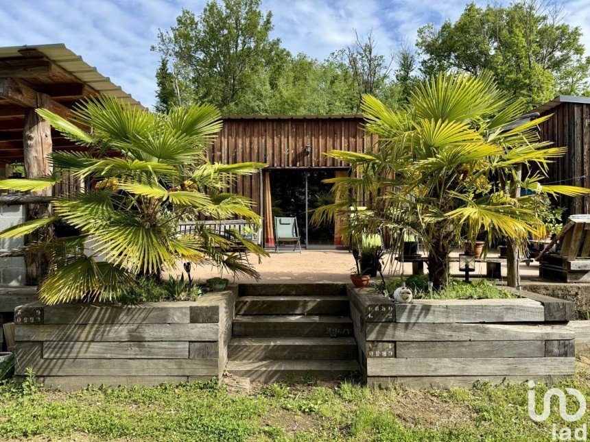 House 5 rooms of 135 m² in Chenailler-Mascheix (19120)