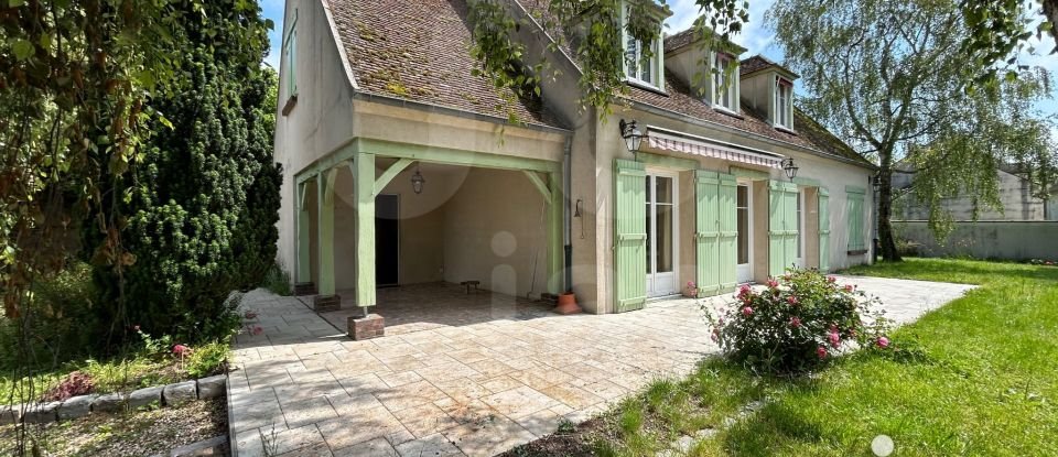 Traditional house 7 rooms of 160 m² in Rozay-en-Brie (77540)