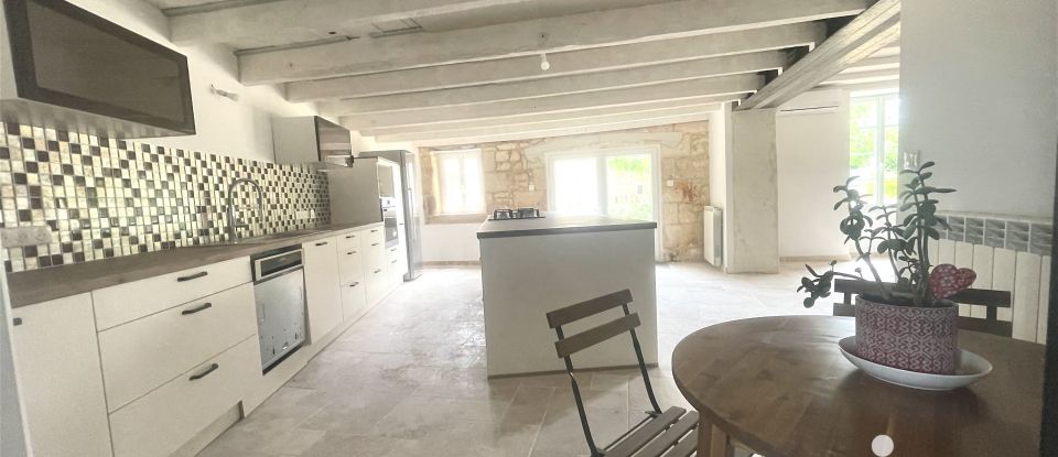 Maison 9 pièces de 253 m² à Tesson (17460)