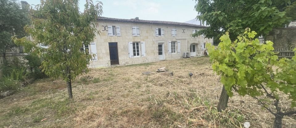 Maison 9 pièces de 253 m² à Tesson (17460)