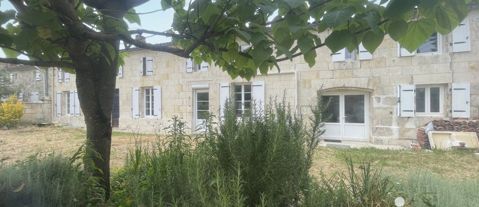 House 9 rooms of 253 m² in Tesson (17460)