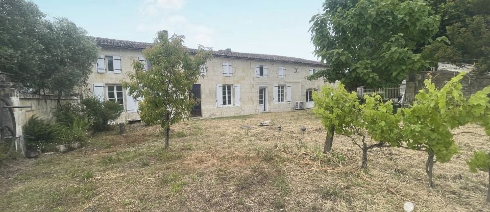 House 9 rooms of 253 m² in Tesson (17460)