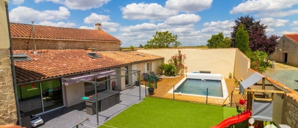 Maison 6 pièces de 137 m² à Nalliers (85370)