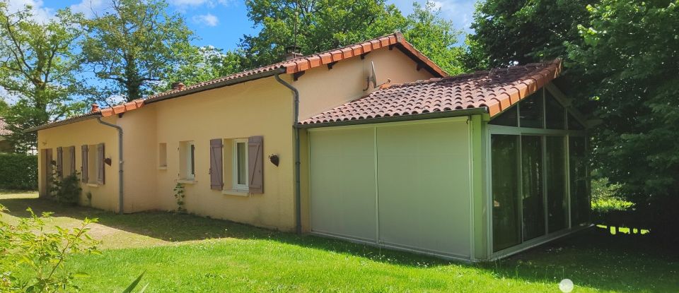 Maison traditionnelle 5 pièces de 129 m² à Manot (16500)