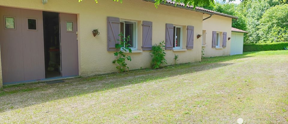 Traditional house 5 rooms of 129 m² in Manot (16500)