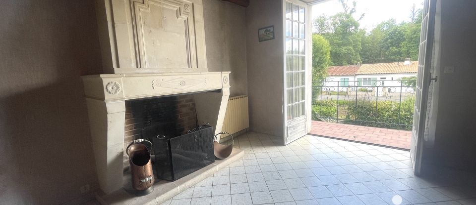 House 6 rooms of 177 m² in Saint-Césaire (17770)