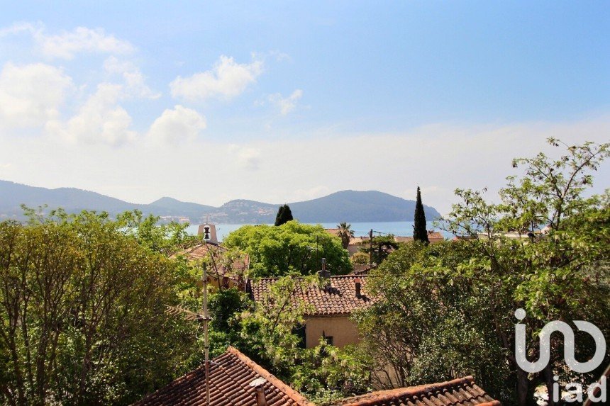 Maison traditionnelle 5 pièces de 130 m² à Saint-Cyr-sur-Mer (83270)