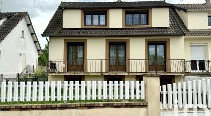 Maison traditionnelle 5 pièces de 130 m² à Saint-Mard (77230)