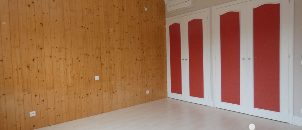 Maison 7 pièces de 198 m² à Bessines (79000)