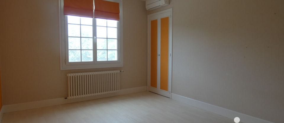 Maison 7 pièces de 198 m² à Bessines (79000)