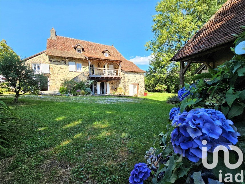 Maison 5 pièces de 140 m² à Saint-Céré (46400)