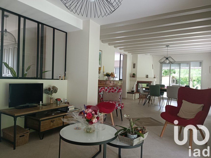 Vente Maison 190m² 7 Pièces à Saint-Pardoux (63440) - Iad France