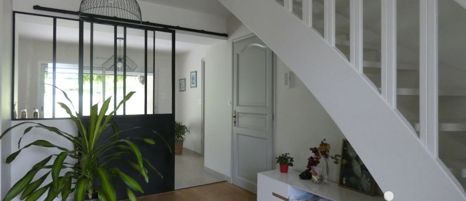 Pavilion 7 rooms of 190 m² in Saint-Gelais (79410)