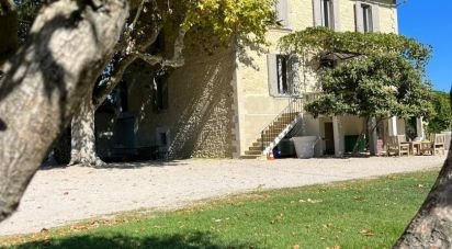 House 4 rooms of 210 m² in Caumont-sur-Durance (84510)