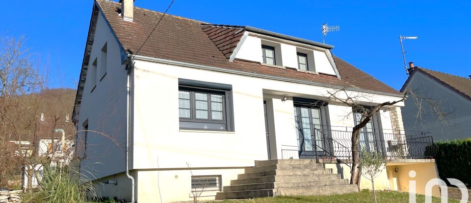 Maison traditionnelle 7 pièces de 130 m² à Attichy (60350)