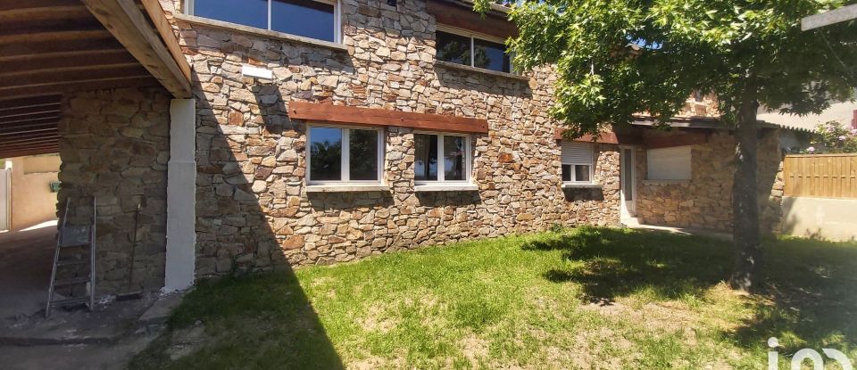 Maison 8 pièces de 400 m² à Saint-Martin-la-Plaine (42800)