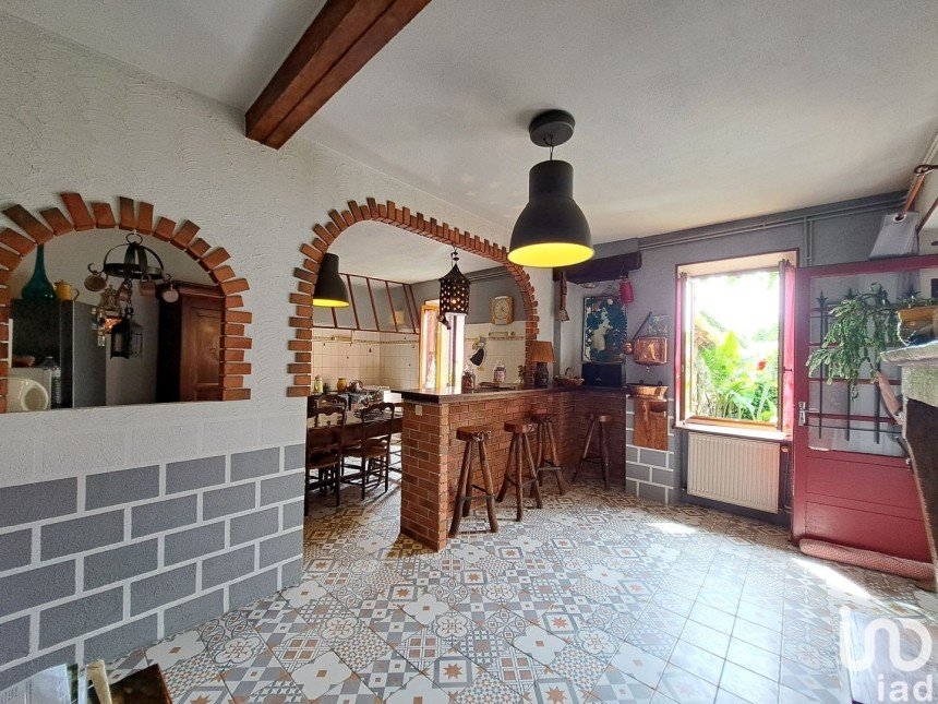 Village house 10 rooms of 230 m² in Bourbon-l'Archambault (03160)