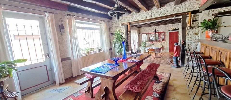 Village house 10 rooms of 230 m² in Bourbon-l'Archambault (03160)