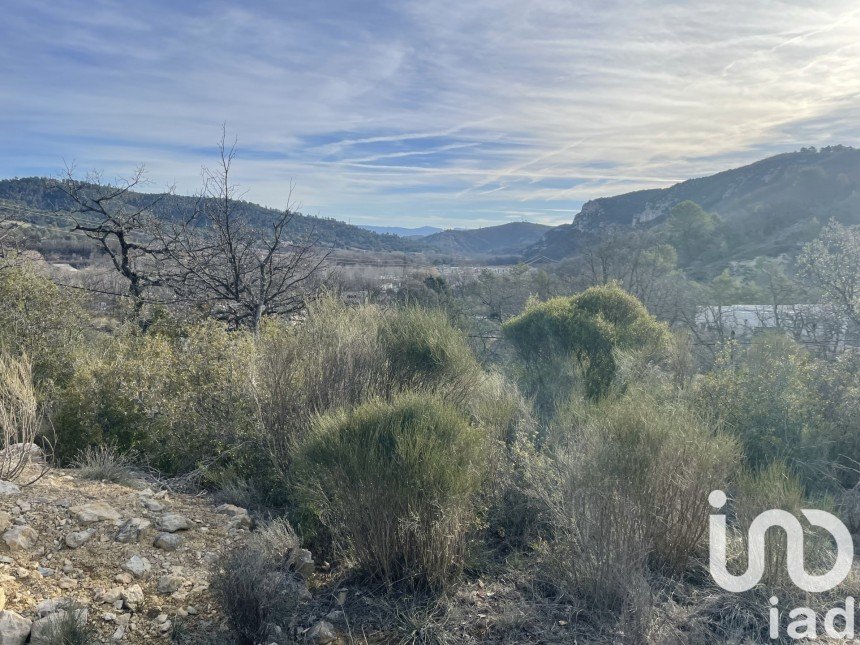 Terrain de 6 050 m² à Gréoux-les-Bains (04800)