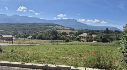 Land of 690 m² in Jarrie (38560)