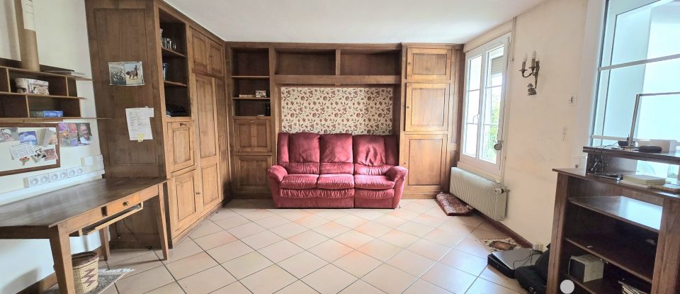 Traditional house 8 rooms of 161 m² in Saint-Aubin-lès-Elbeuf (76410)