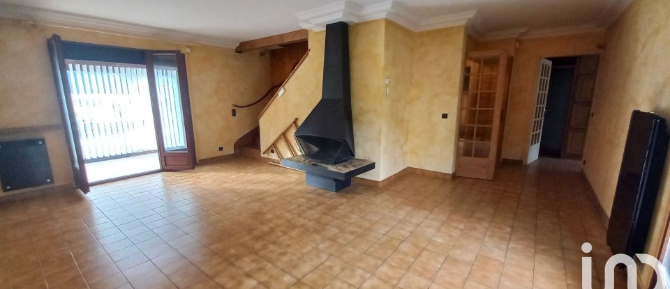 Traditional house 7 rooms of 150 m² in Orsay (91400)