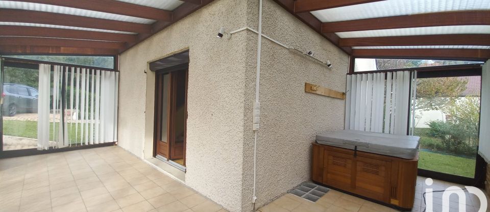 Traditional house 7 rooms of 150 m² in Orsay (91400)