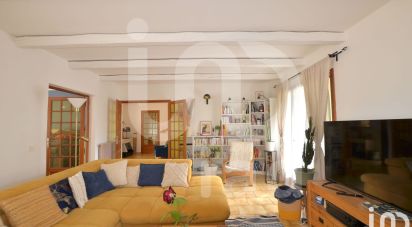 House 7 rooms of 157 m² in Poulx (30320)