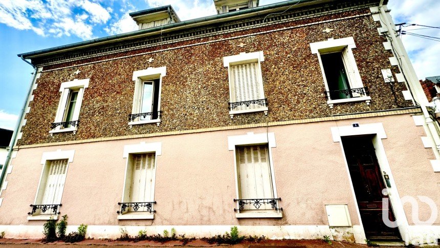 Building in Mantes-la-Jolie (78200) of 194 m²