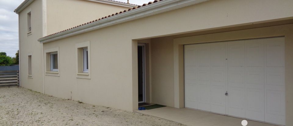 Maison 10 pièces de 348 m² à Les Gonds (17100)