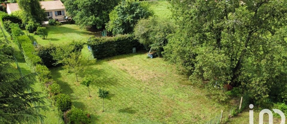 Maison traditionnelle 4 pièces de 95 m² à Chazelles (16380)