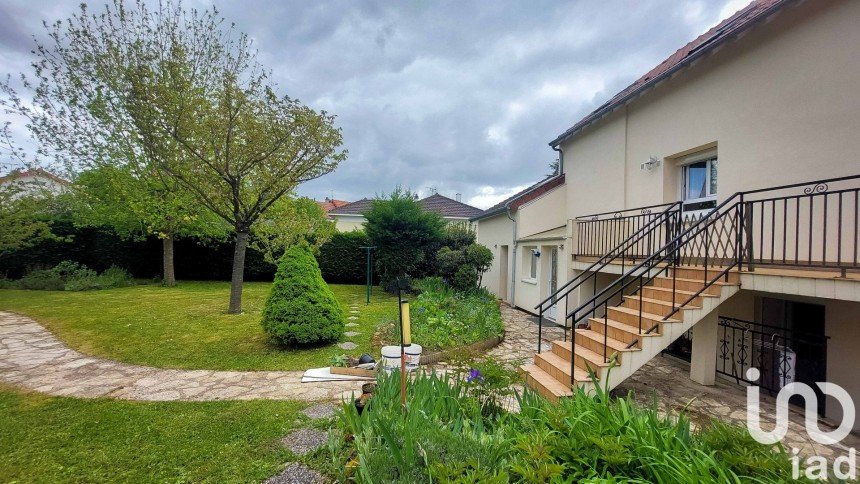 House 7 rooms of 175 m² in Sainte-Geneviève-des-Bois (91700)