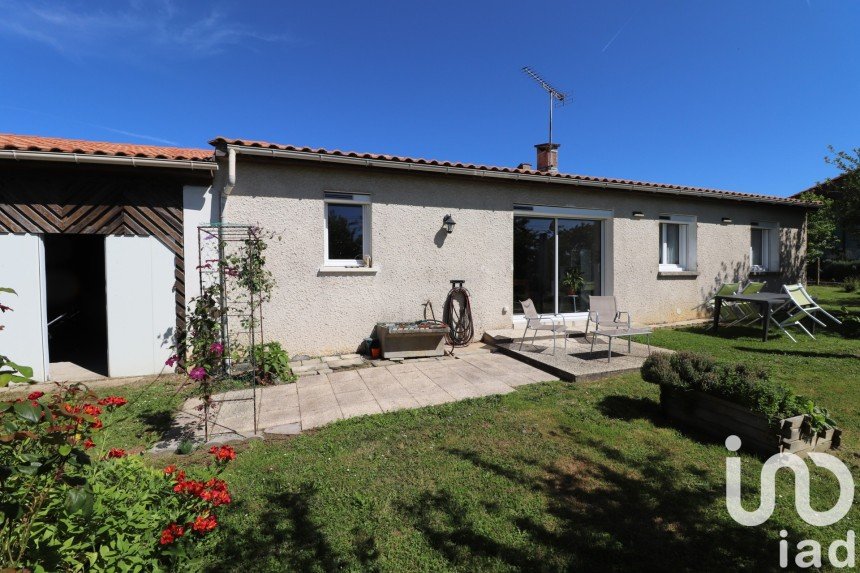 House 5 rooms of 96 m² in Montguyon (17270)