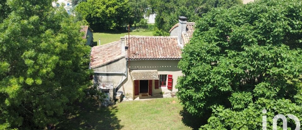 Maison de campagne 3 pièces de 64 m² à Mouthiers-sur-Boëme (16440)