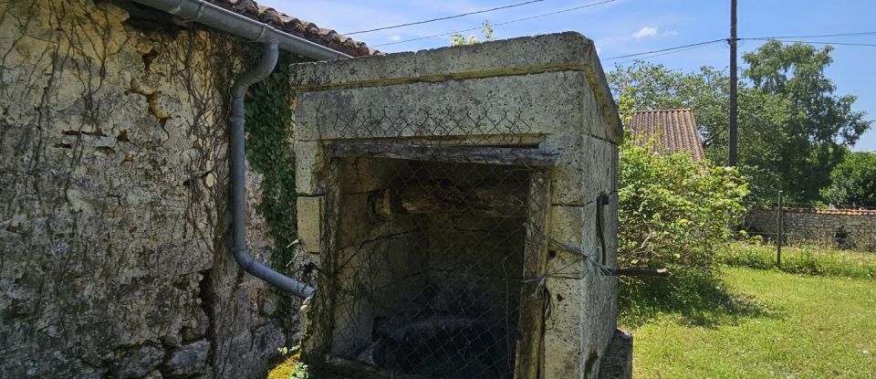 Maison de campagne 3 pièces de 64 m² à Mouthiers-sur-Boëme (16440)