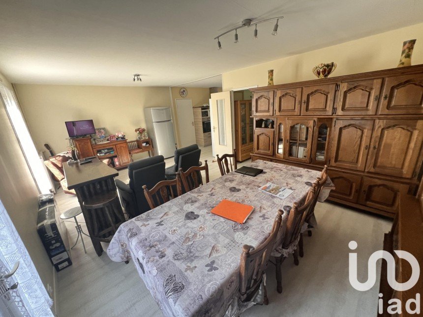 House 4 rooms of 93 m² in Chaunay (86510)