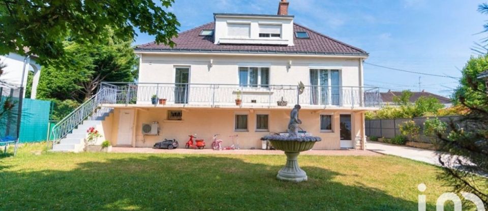 Maison traditionnelle 6 pièces de 190 m² à Chambray-lès-Tours (37170)