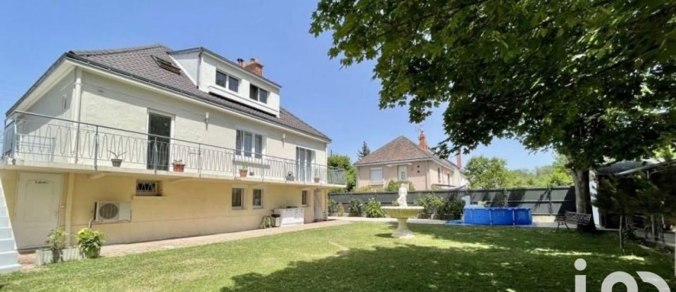 Maison traditionnelle 6 pièces de 190 m² à Chambray-lès-Tours (37170)
