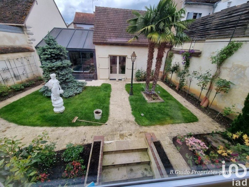 House 6 rooms of 255 m² in Villeneuve-sur-Yonne (89500)