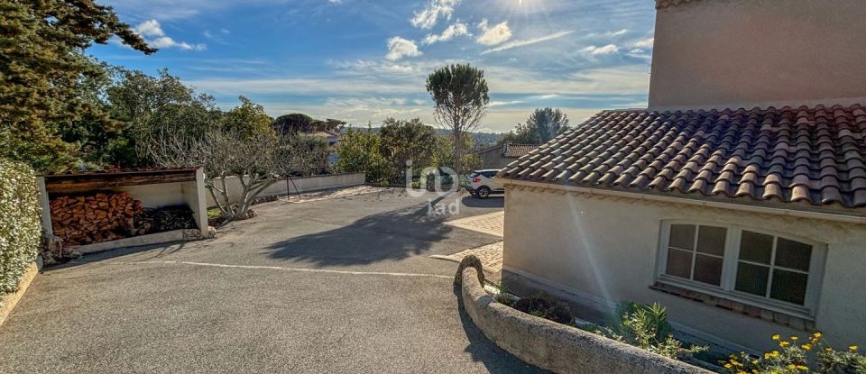 House 8 rooms of 320 m² in Saint-Raphaël (83700)