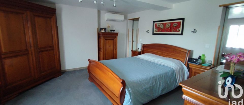 House 5 rooms of 195 m² in Poyartin (40380)