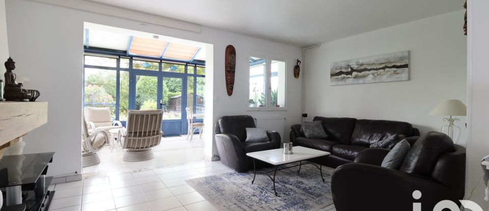 Maison traditionnelle 6 pièces de 143 m² à Saint-Rémy-lès-Chevreuse (78470)