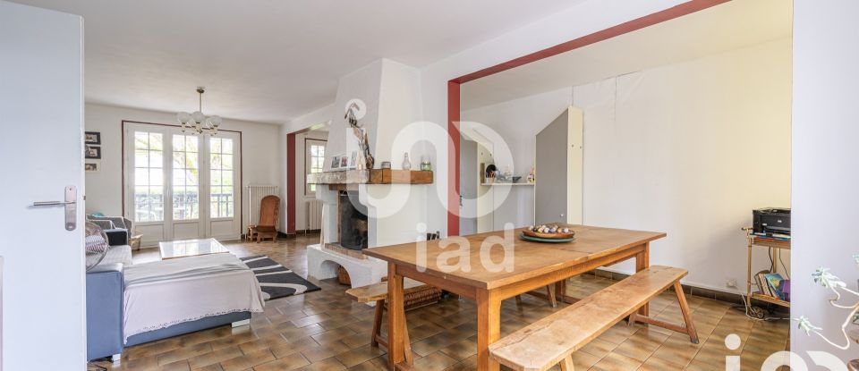 Traditional house 6 rooms of 130 m² in Montfermeil (93370)