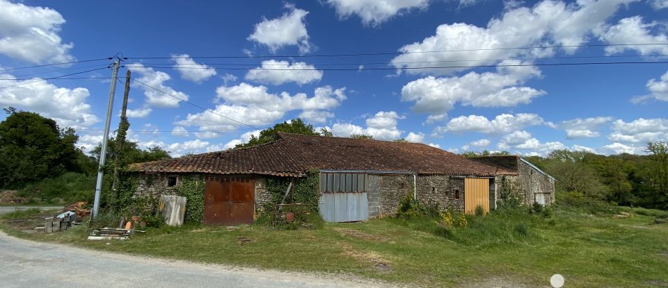 Barn conversion 4 rooms of 380 m² in Chambretaud (85500)