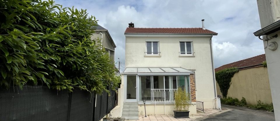 Traditional house 4 rooms of 95 m² in Chaumont (52000)