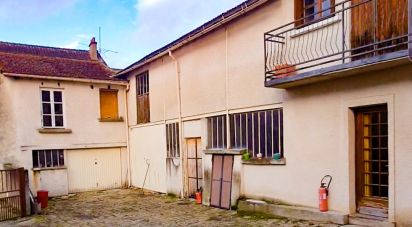 Village house 8 rooms of 230 m² in Maincy (77950)